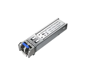 Módulo transceptor óptico SFP metálico de Blackmagic Design para señales 6G-SDI, con etiqueta de especificaciones técnica, palanca de liberación azul y conectores de fibra óptica LC.
