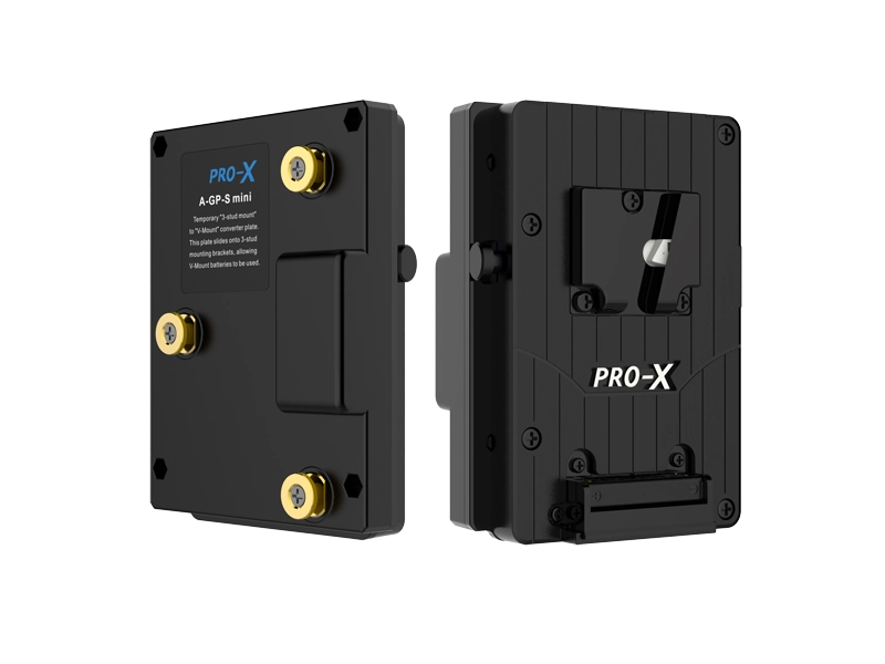 Placa adaptadora compacta Pro-X A-GP-S mini en color negro. Se muestra tanto la parte posterior con los tres pernos dorados de conexión para soportes Gold Mount, como la parte frontal con la montura en V para baterías V-Mount.