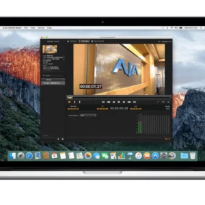 Interfaz del software profesional AJA Control Room mostrada en la pantalla de un ordenador portátil, con herramientas de captura de vídeo, vúmetros de audio, biblioteca de clips y monitor de previsualización en alta resolución.