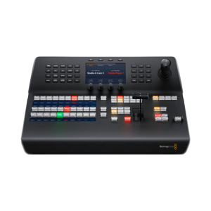 Panel de control profesional compacto Blackmagic Design ATEM 1 M/E Advanced Panel 10 en color negro, con 10 botones de entrada iluminados, palanca de transición T-bar, joystick 3D y pantalla LCD integrada para realización en directo.