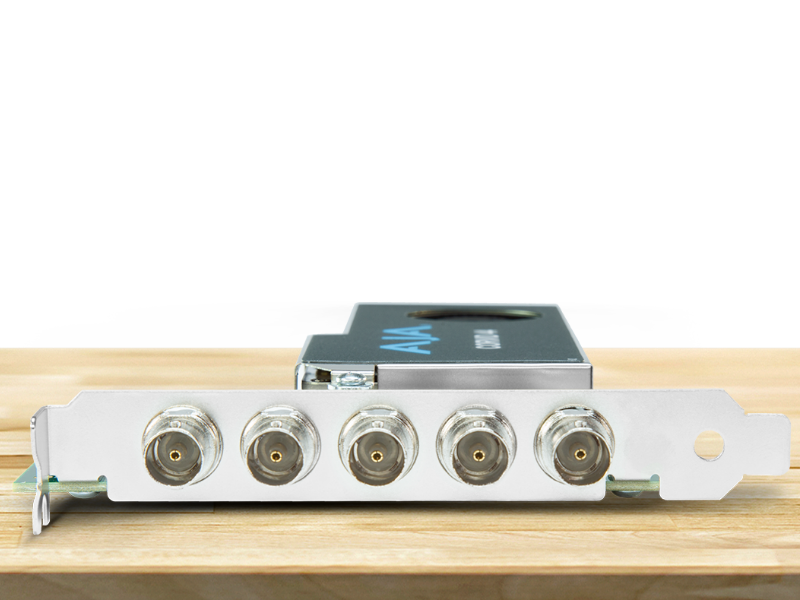 Tarjeta AJA Corvid 44 BNC con conectividad SDI profesional mediante conectores BNC para workflows broadcast.