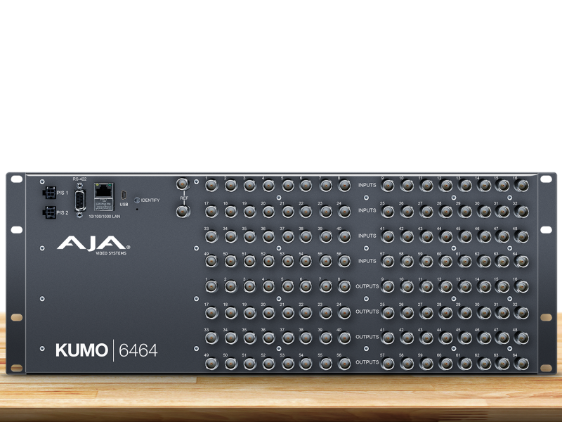 Router AJA KUMO 6464 para distribución profesional SDI de alta densidad.