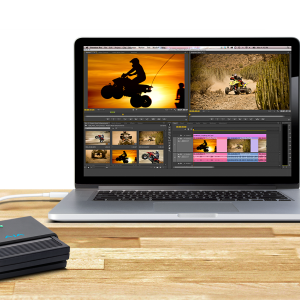 Unidad de almacenamiento AJA KiStor para grabación profesional de vídeo broadcast.