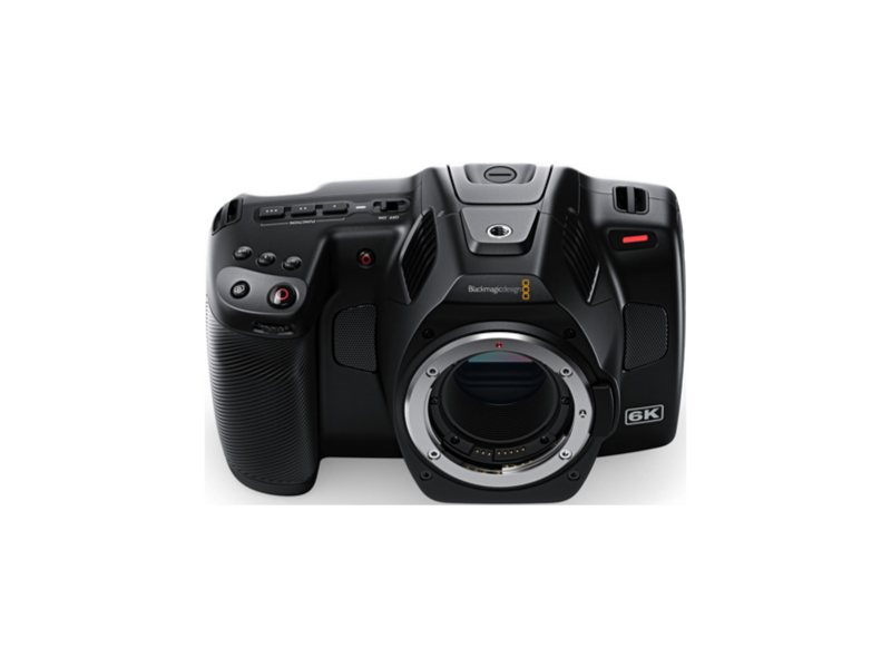 Cámara Blackmagic Pocket Cinema Camera 6K Pro con sensor Super 35 HDR, pantalla táctil inclinable de 5 pulgadas, filtros ND internos, montura EF activa y grabación Blackmagic RAW para producción cinematográfica profesional.