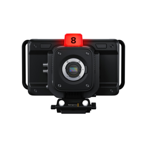 Cámara Blackmagic Studio Camera 4K Plus G2 con sensor Micro Cuatro Tercios HDR, pantalla inclinable de 7 pulgadas, conectividad SDI y Ethernet y diseño compacto para producción en directo y streaming profesional.