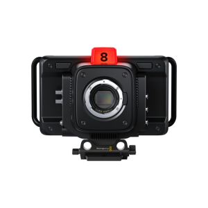 Cámara Blackmagic Studio Camera 6K Pro con sensor Super 35 HDR, pantalla táctil inclinable de 7 pulgadas, filtros ND internos, conectividad SDI y Ethernet para producción multicámara y streaming profesional.
