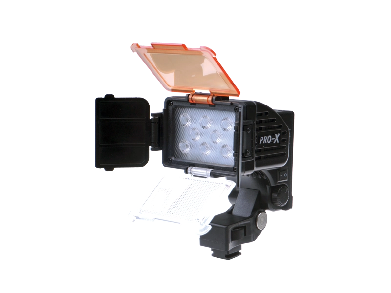 Luminaria LED PRO-X COBRA para cámara con temperatura de color dual 3200K/5400K, dimmer integrado y alimentación mediante baterías DV compatibles.