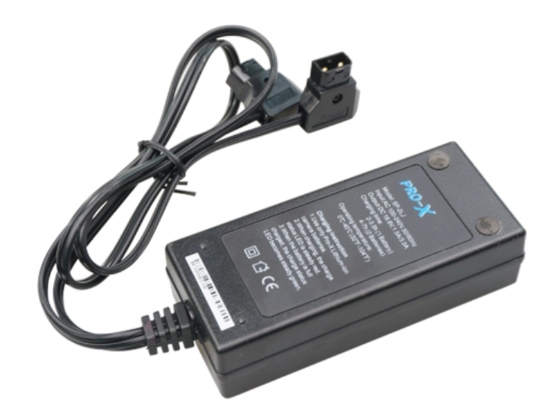 Cargador profesional PRO-X SP-2LJ para dos baterías de ion-litio con carga mediante puerto P-Tap (D-Tap) e indicadores LED.