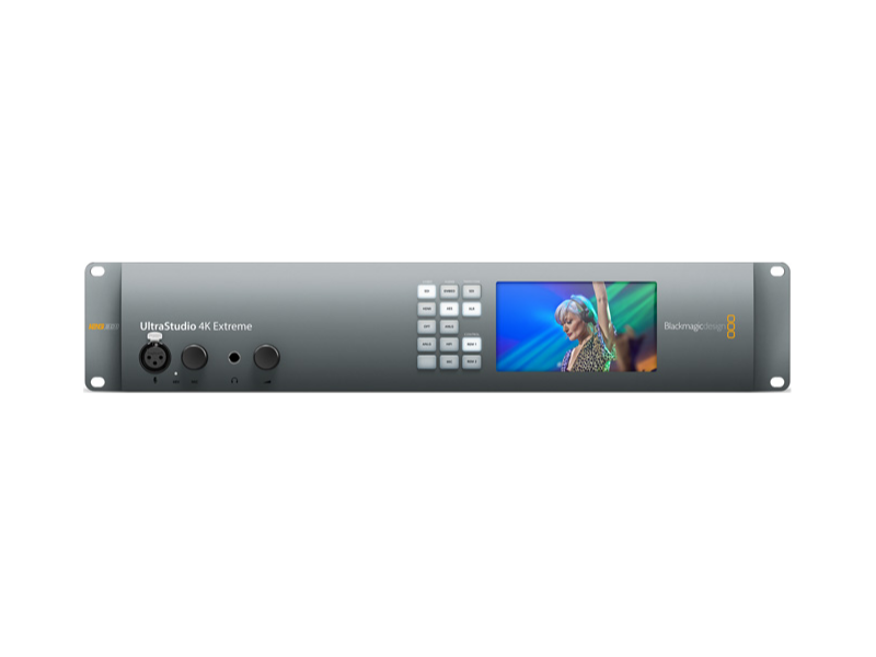 Dispositivo Blackmagic UltraStudio 4K Extreme 3 con conexión Thunderbolt 3, múltiples entradas y salidas 12G-SDI, HDMI 2.0 y audio profesional, diseñado para captura y reproducción de vídeo 4K en entornos de postproducción y broadcast.