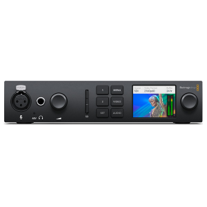 Dispositivo Blackmagic UltraStudio 4K Mini con conexión Thunderbolt 3, entradas y salidas 12G-SDI y HDMI 2.0, diseñado para captura y reproducción de vídeo profesional 4K en entornos de postproducción.