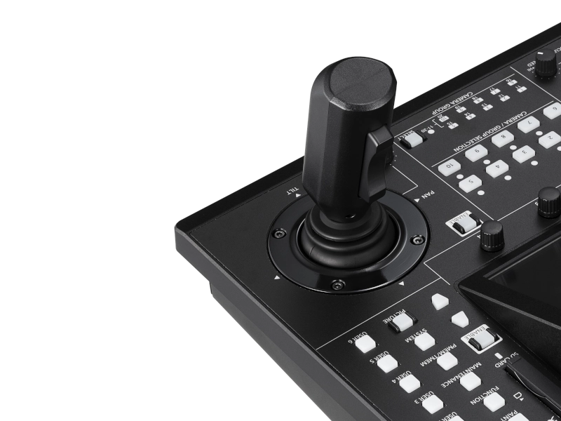 Controlador remoto Panasonic AW-RP150GJ con pantalla táctil de 7 pulgadas, joystick profesional, entrada 3G-SDI, control IP y alimentación PoE+.